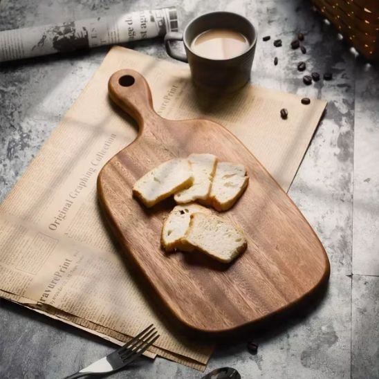 Planche-à-découper-bois-oignons 